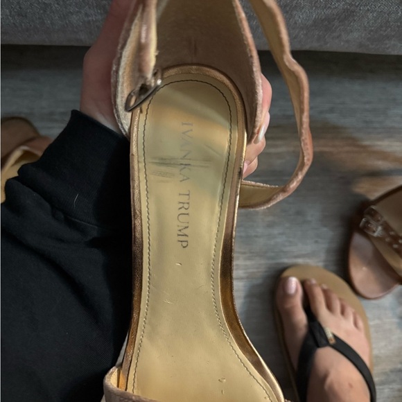 Ivanka Trump Dusty Pink Velvet Chunky Heels - Picture 3 of 5